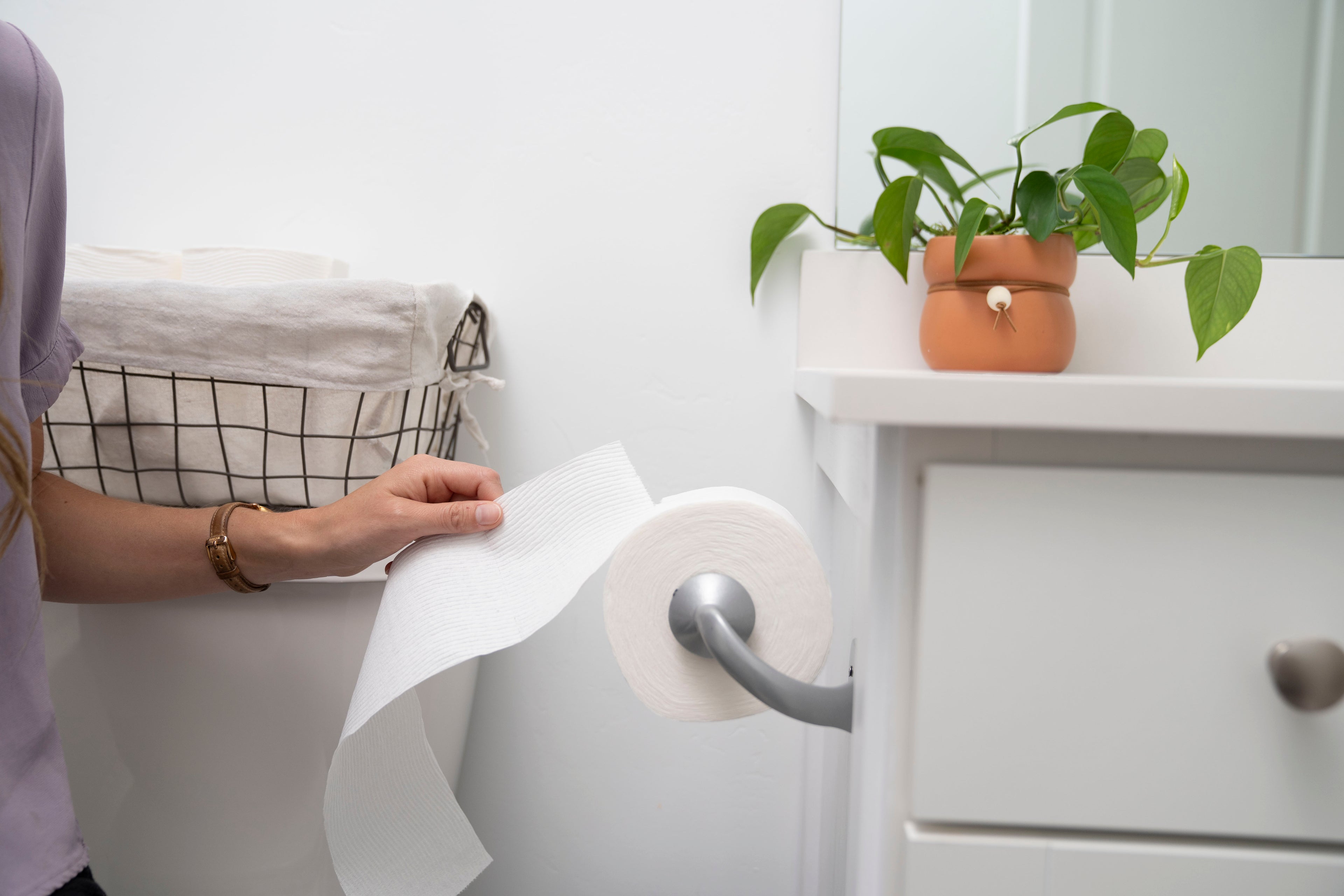 Load video: Dear Household toilet paper holder with traction system designed for one handed tear